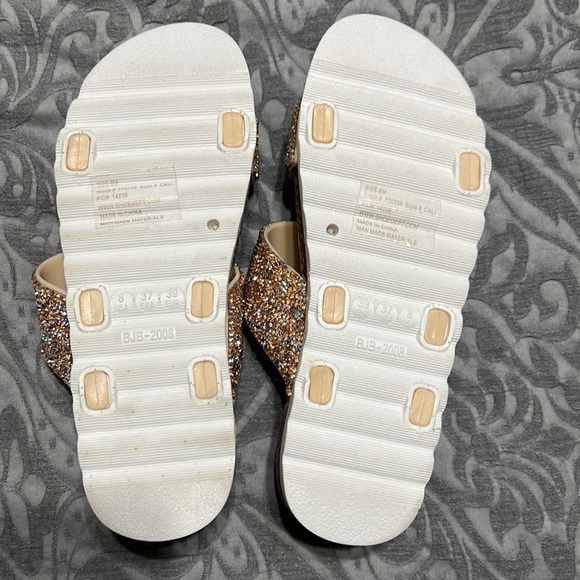 Size 8 ID Required Sandal - Picture 6 of 6